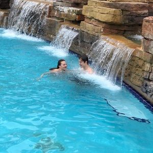 Meet your Posher, Avery